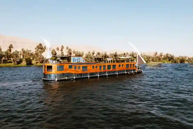 Crucero por el Nilo 5 Estrellas de Lujo a bordo de la Dahabeya Iris