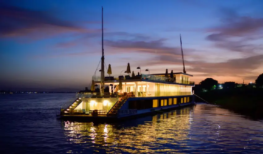 Crucero de Lujo por el Nilo: Dahabeya Kazazian Berge