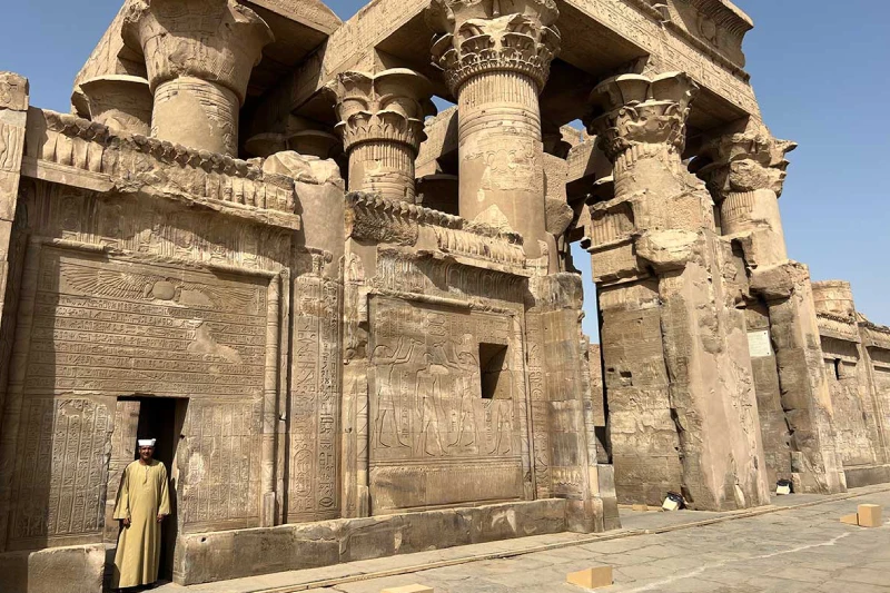Tempio di Kom Ombo: il tempio doppio di Sobek e Haroeris sul Nilo Tempio di Kom Ombo: il tempio doppio di Sobek e Haroeris sul Nilo