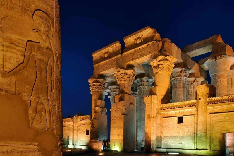 Tempio di Kom Ombo: il tempio doppio di Sobek e Haroeris sul Nilo Tempio di Kom Ombo: il tempio doppio di Sobek e Haroeris sul Nilo