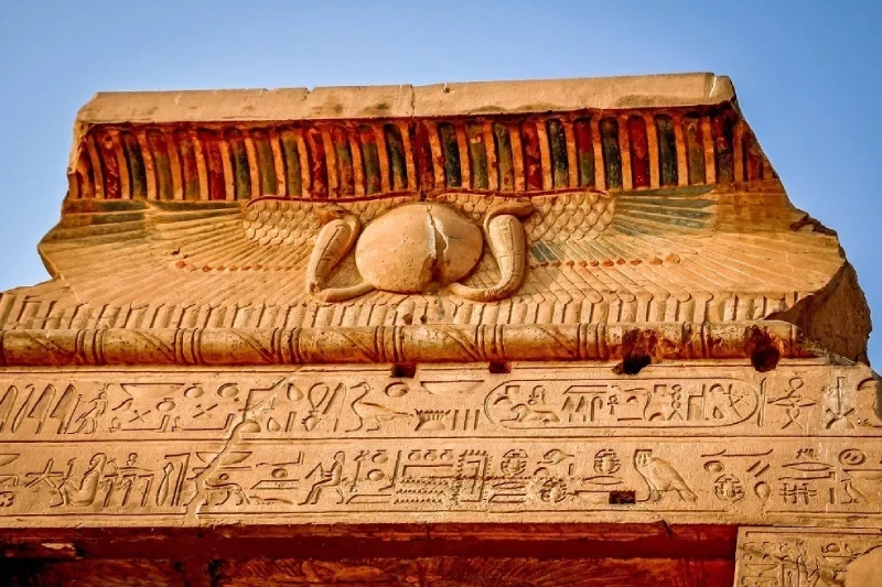 Tempio di Kom Ombo: il tempio doppio di Sobek e Haroeris sul Nilo Tempio di Kom Ombo: il tempio doppio di Sobek e Haroeris sul Nilo