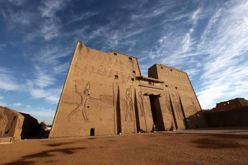 Tempio di Edfu: Guida al Maestoso Tempio di Horus in Egitto Tempio di Edfu: Guida al Maestoso Tempio di Horus in Egitto