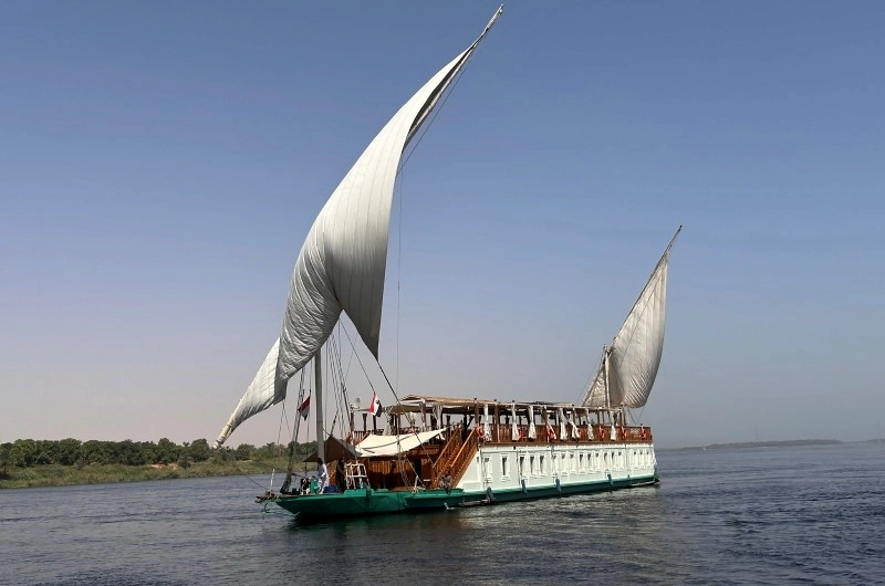 Dahabeya Queen Farida