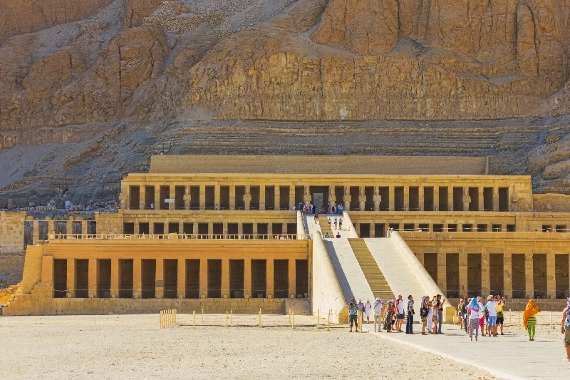 Tempio di Hatshepsut: la Guida Completa al Capolavoro di Deir el-Bahari Tempio di Hatshepsut: la Guida Completa al Capolavoro di Deir el-Bahari