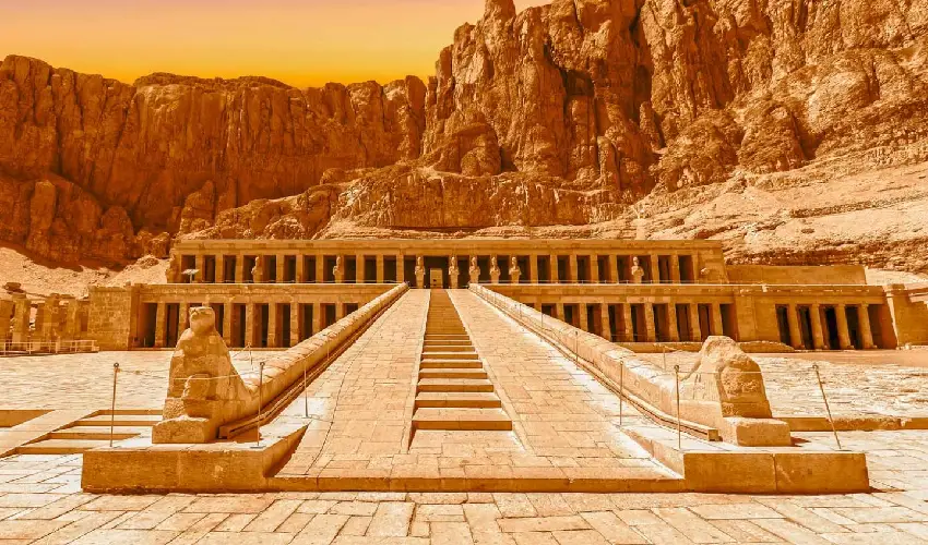 Tempio di Hatshepsut: la Guida Completa al Capolavoro di Deir el-Bahari Tempio di Hatshepsut: la Guida Completa al Capolavoro di Deir el-Bahari