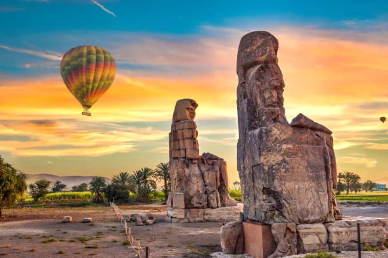 Colossi di Memnone: Storia, Altezza e il Mistero del Canto all'Alba