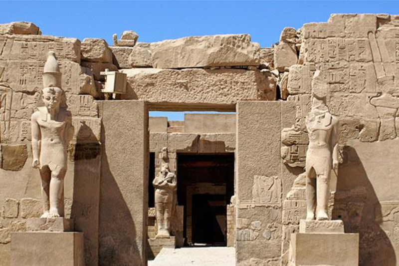 Tempio di Medinet Habu: guida completa al capolavoro di Ramses III a Luxor Tempio di Medinet Habu: guida completa al capolavoro di Ramses III a Luxor