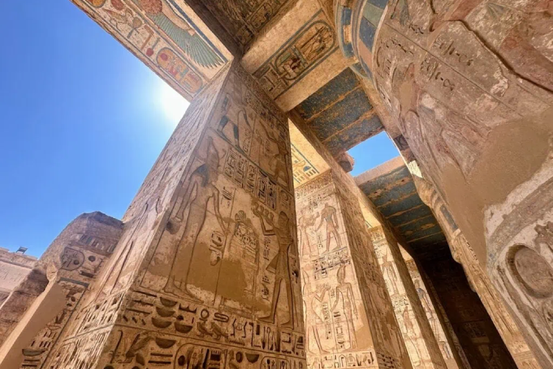 Tempio di Medinet Habu: guida completa al capolavoro di Ramses III a Luxor Tempio di Medinet Habu: guida completa al capolavoro di Ramses III a Luxor