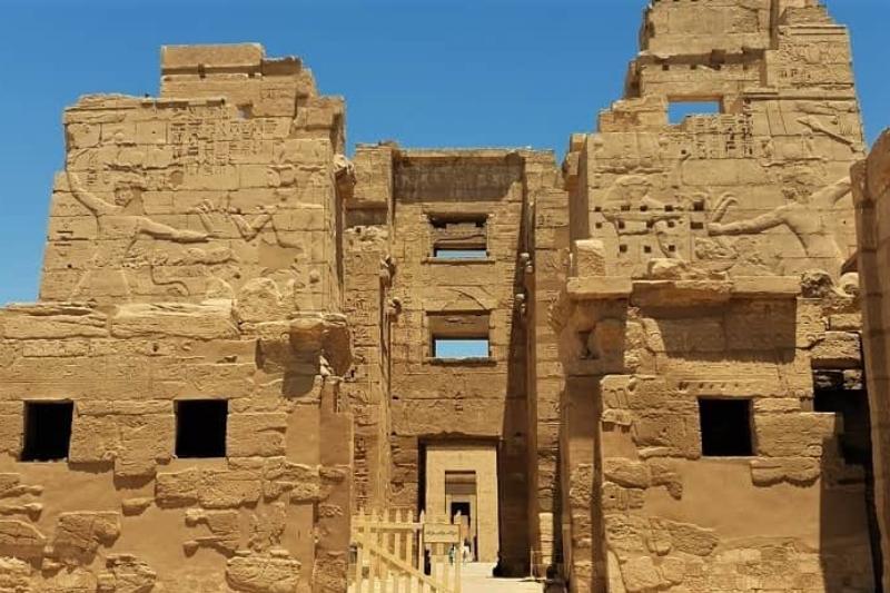 Tempio di Medinet Habu: guida completa al capolavoro di Ramses III a Luxor Tempio di Medinet Habu: guida completa al capolavoro di Ramses III a Luxor