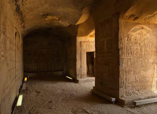 Gebel El Silsila: Guida Completa alle Cave, Templi e Tesori sul Nilo Gebel El Silsila: Guida Completa alle Cave, Templi e Tesori sul Nilo